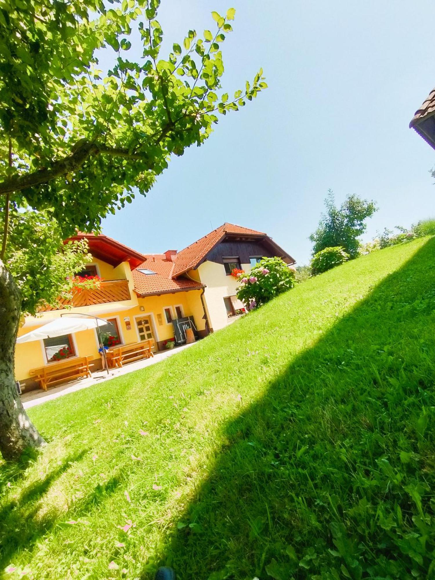 Apartments Organic Tourist Farm Gradisnik Prevalje ภายนอก รูปภาพ
