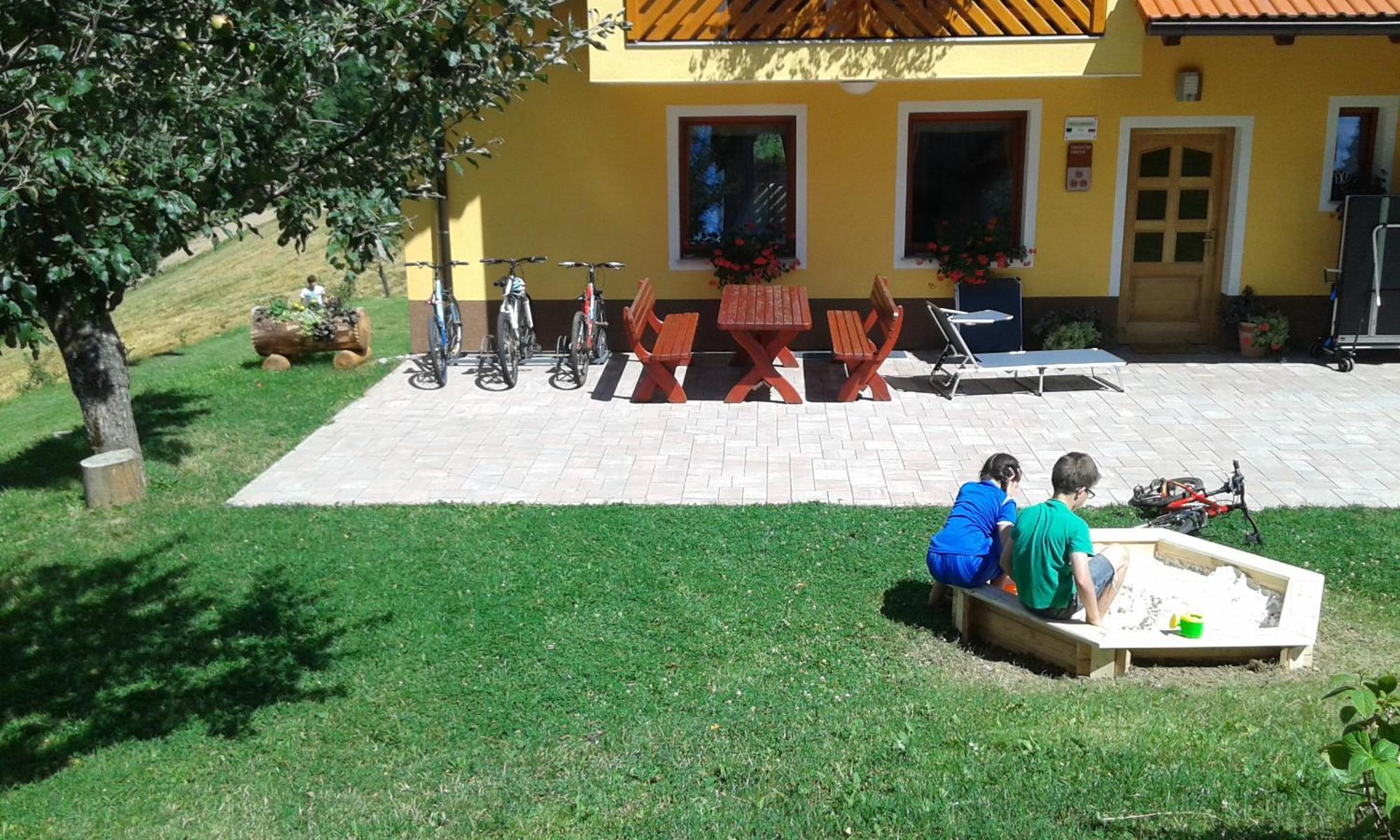 Apartments Organic Tourist Farm Gradisnik Prevalje ภายนอก รูปภาพ