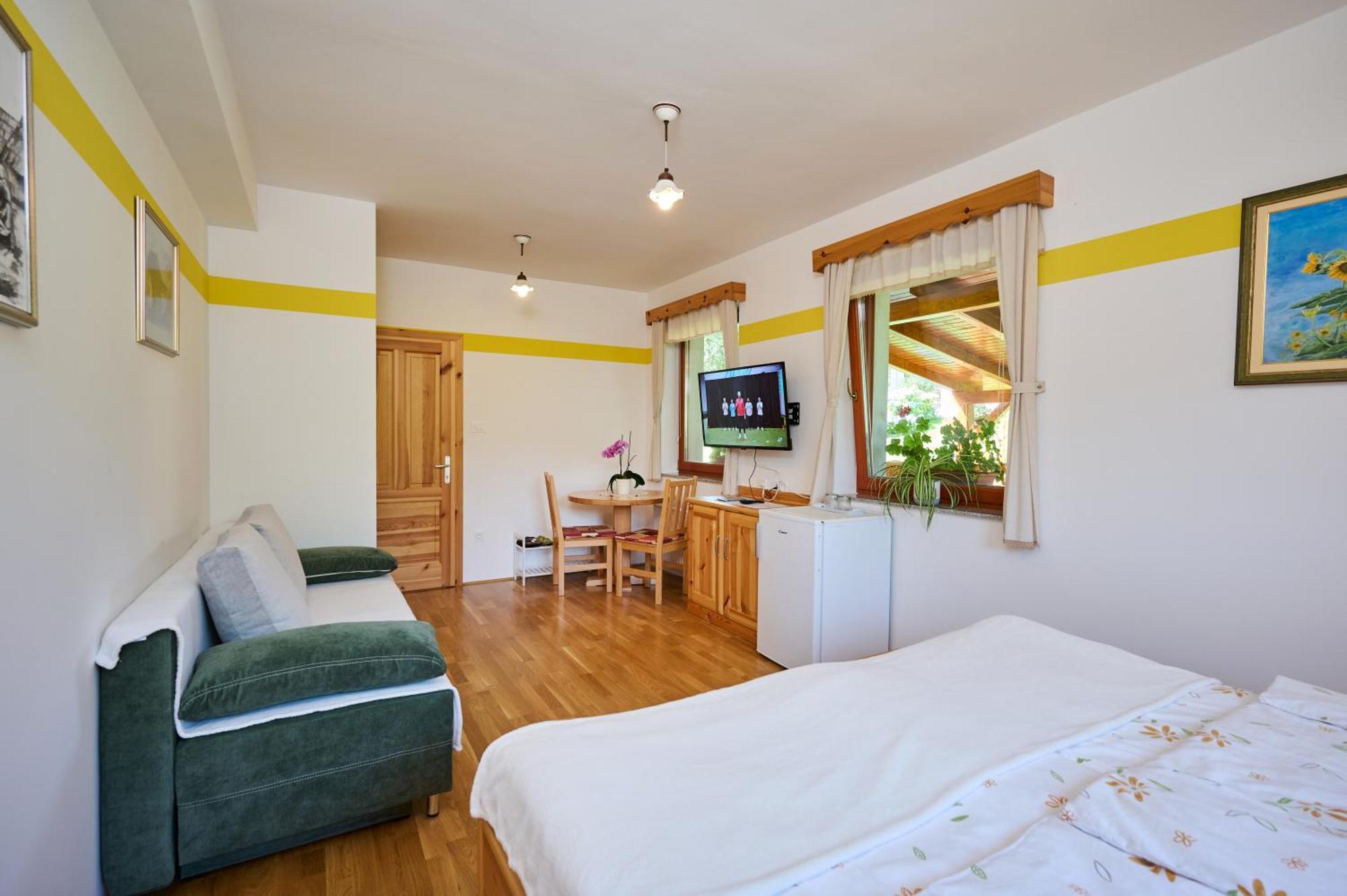 Apartments Organic Tourist Farm Gradisnik Prevalje ภายนอก รูปภาพ