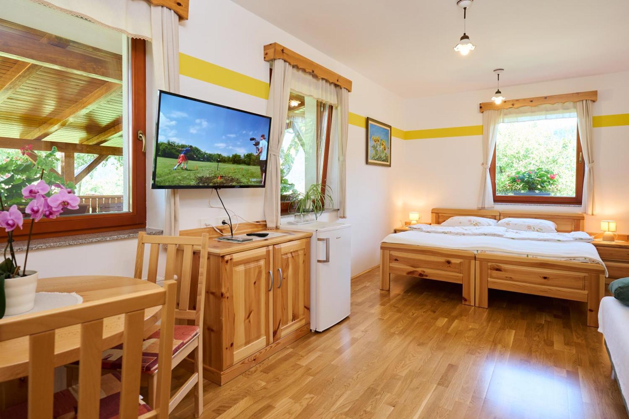 Apartments Organic Tourist Farm Gradisnik Prevalje ภายนอก รูปภาพ