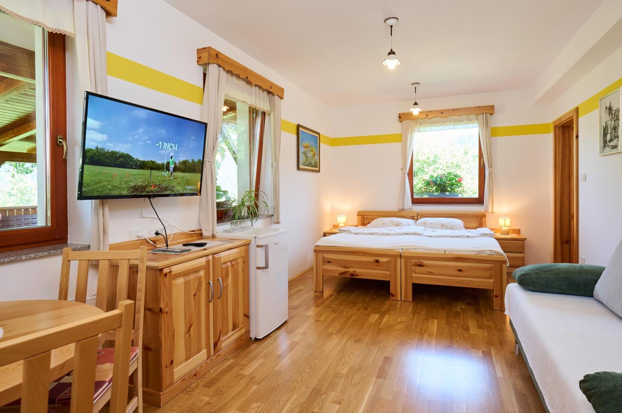 Apartments Organic Tourist Farm Gradisnik Prevalje ภายนอก รูปภาพ