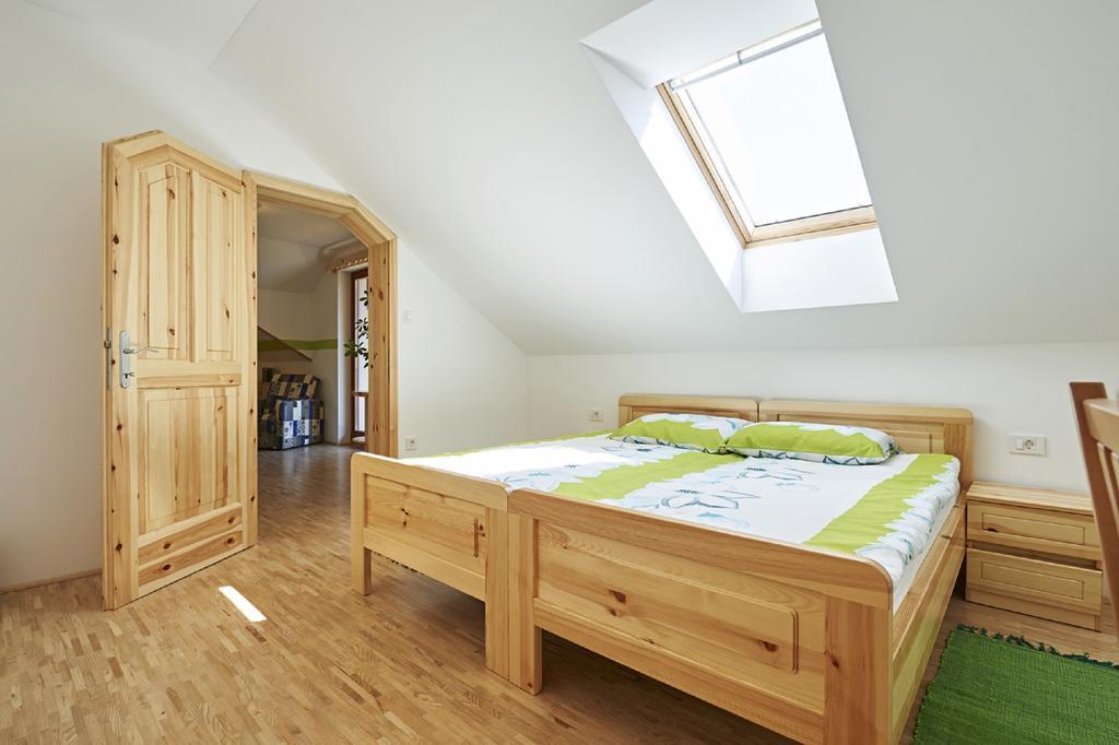 Apartments Organic Tourist Farm Gradisnik Prevalje ภายนอก รูปภาพ