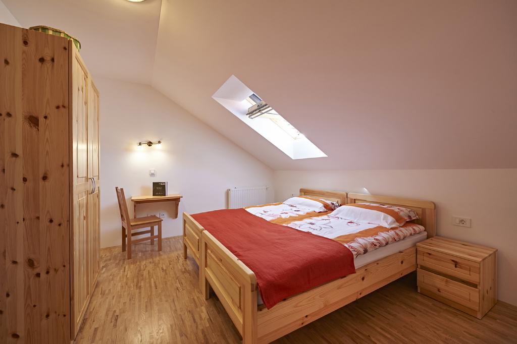 Apartments Organic Tourist Farm Gradisnik Prevalje ภายนอก รูปภาพ